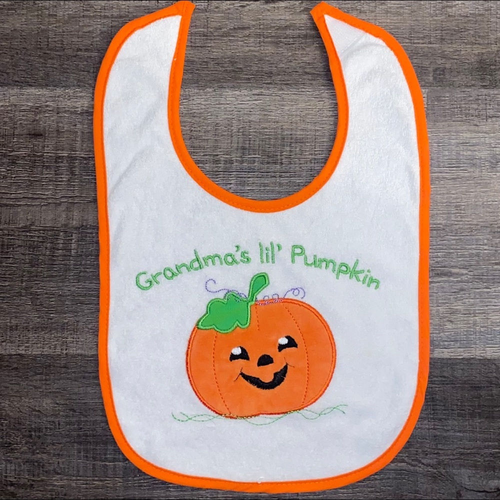 💞 New “Grandma’s Lil Pumpkin” Halloween Baby Bib